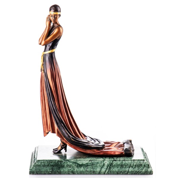 Farbige Art Deco Bronzefigur Frau mit Kleid BT793